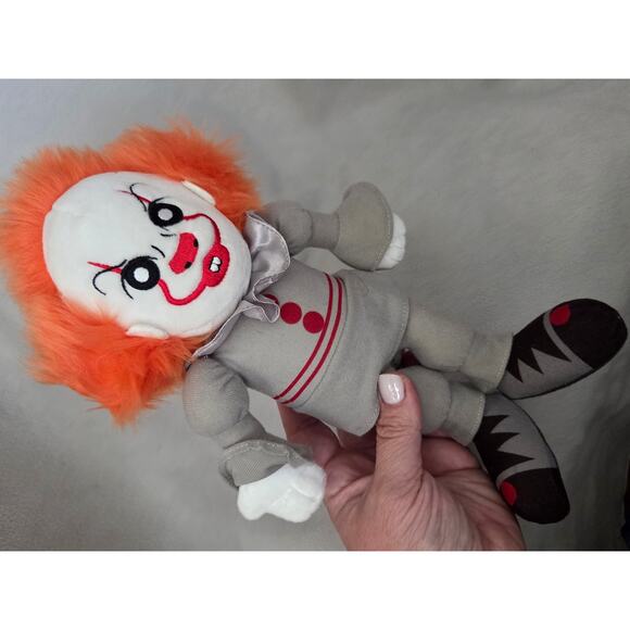 IT Pennywise w/ Balloon Pull-String Voice Plush Doll Chapter 2 Movie 10" - Picture 5 of 6